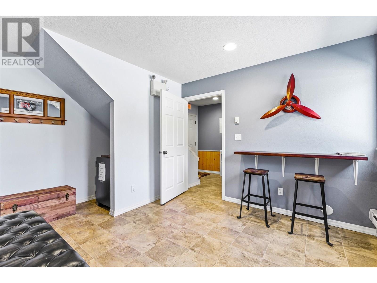 1993a Airport Road Unit# 16, Creston, British Columbia V0B 1G2 - Photo 3 - 10351253