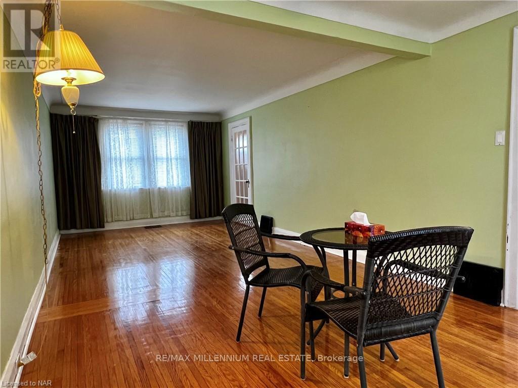 6447 Barker Street, Niagara Falls (Dorchester), Ontario  L2G 1Y6 - Photo 12 - X12203588