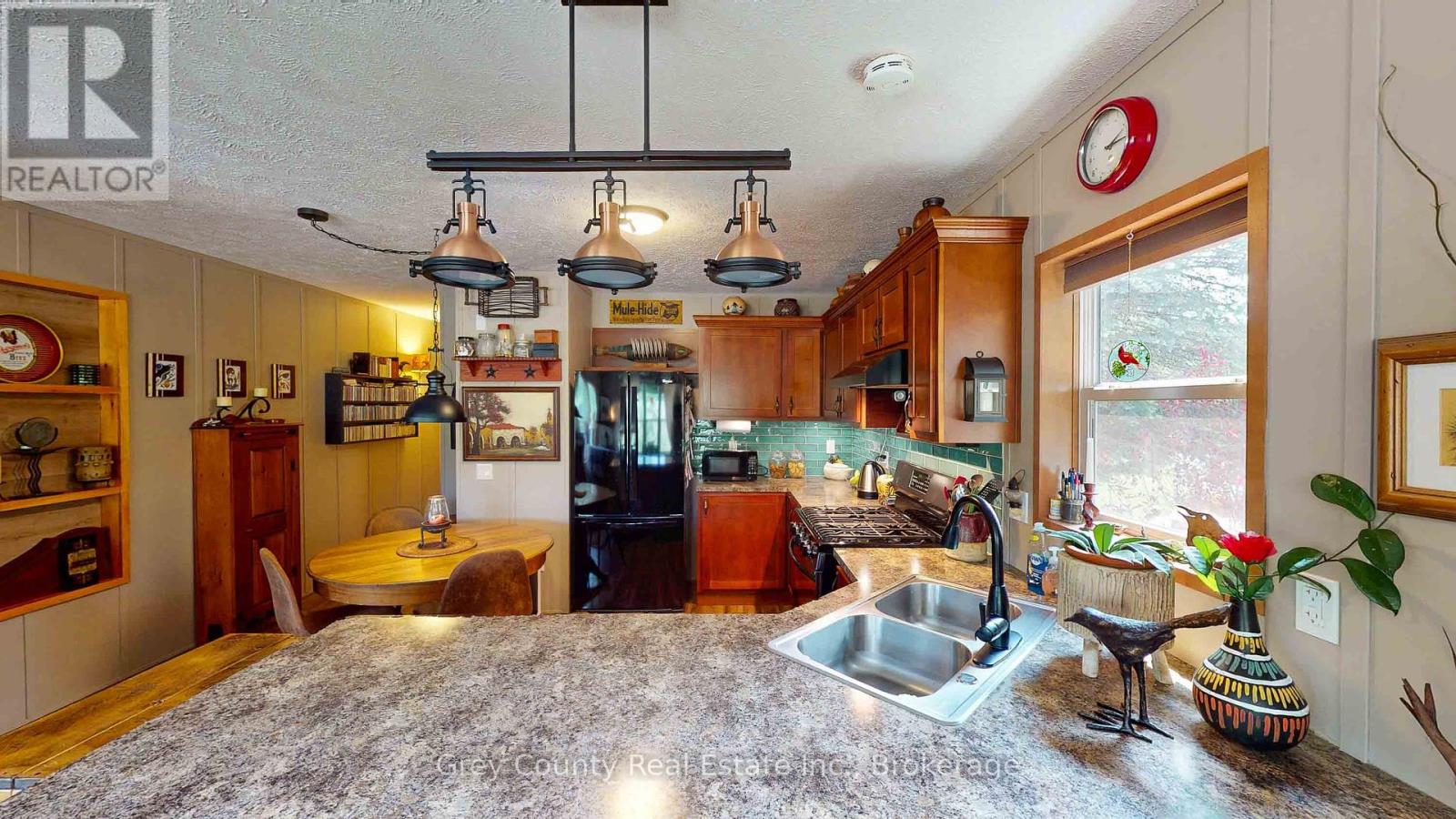 79 Sussex Square, Georgian Bluffs, Ontario  N4K 5N5 - Photo 16 - X12203599