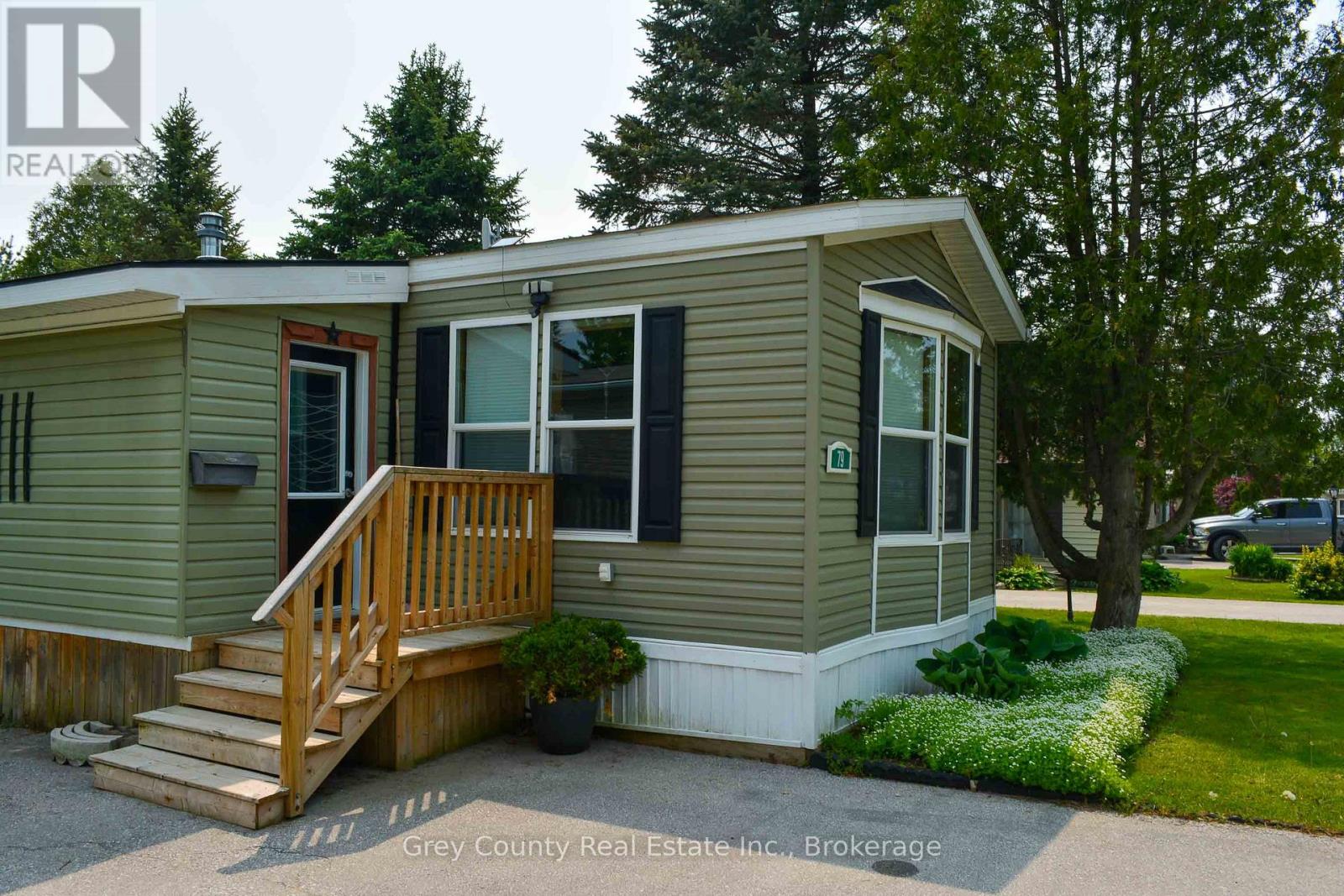79 Sussex Square, Georgian Bluffs, Ontario  N4K 5N5 - Photo 2 - X12203599