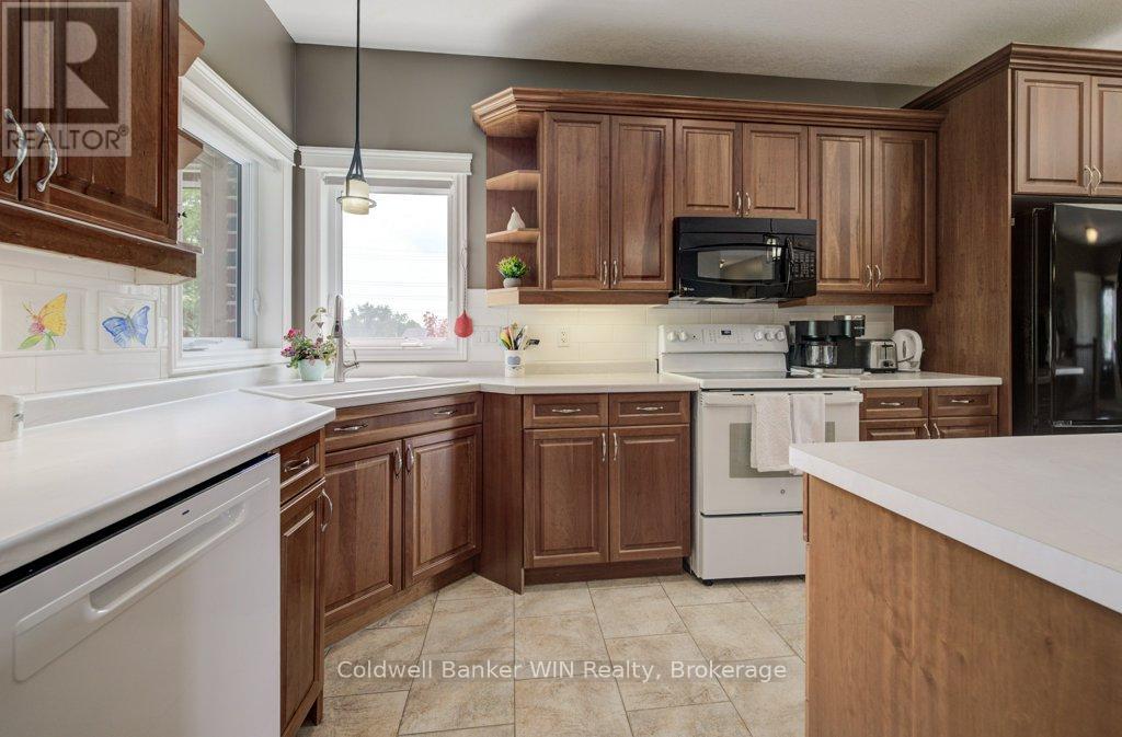 430 King Street E, Wellington North, Ontario  N0G 2L2 - Photo 12 - X12203730