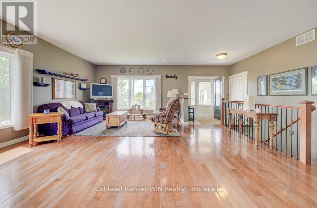 430 King Street E, Wellington North, Ontario  N0G 2L2 - Photo 14 - X12203730