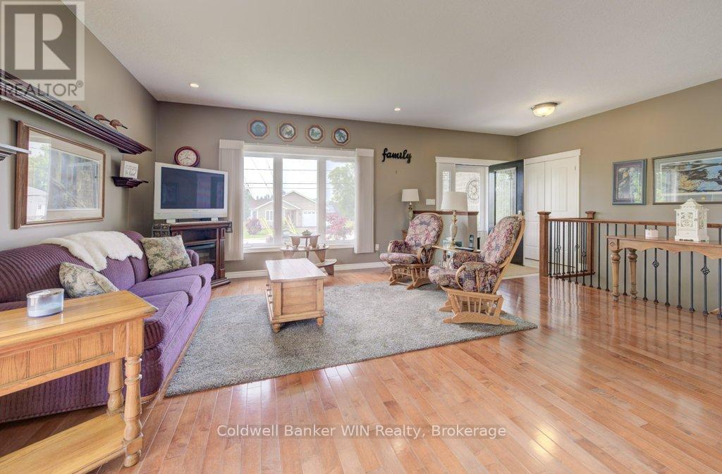 430 King Street E, Wellington North, Ontario  N0G 2L2 - Photo 15 - X12203730
