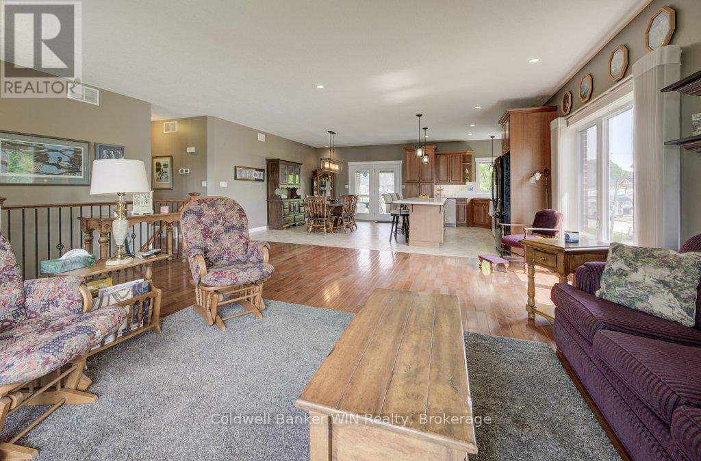 430 King Street E, Wellington North, Ontario  N0G 2L2 - Photo 16 - X12203730