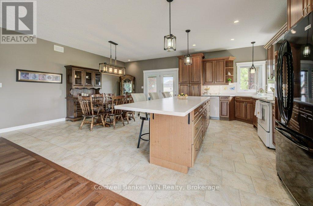 430 King Street E, Wellington North, Ontario  N0G 2L2 - Photo 17 - X12203730