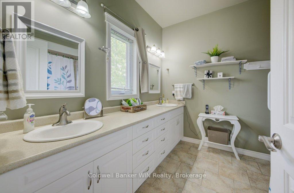430 King Street E, Wellington North, Ontario  N0G 2L2 - Photo 24 - X12203730