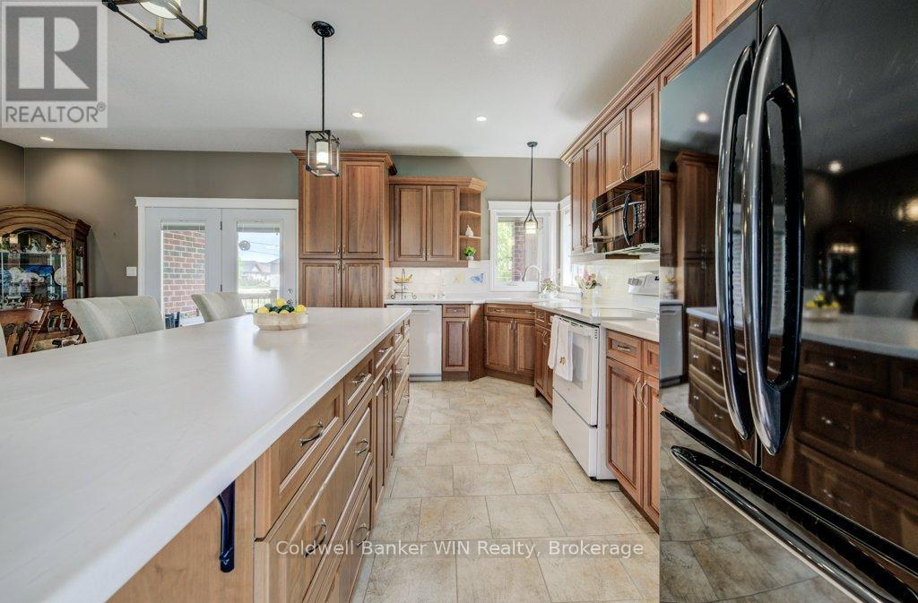 430 King Street E, Wellington North, Ontario  N0G 2L2 - Photo 9 - X12203730