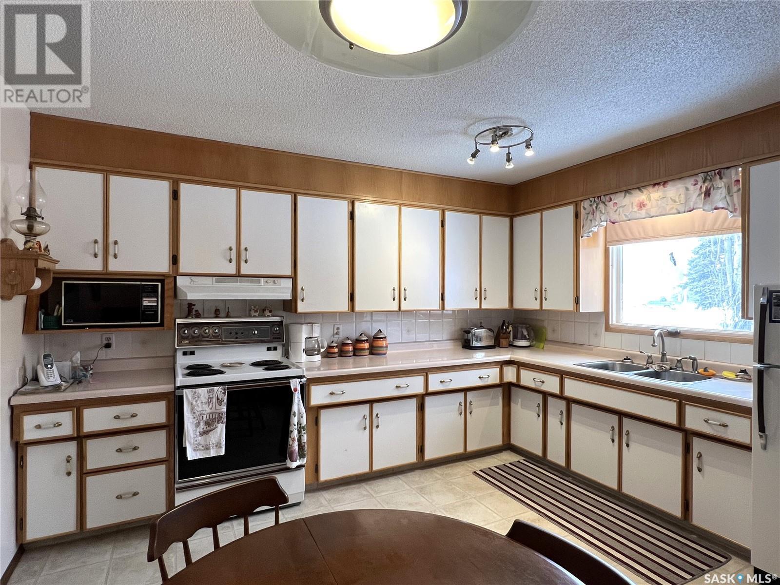 514 2nd Street E, Meadow Lake, Saskatchewan  S9X 1G6 - Photo 5 - SK000145
