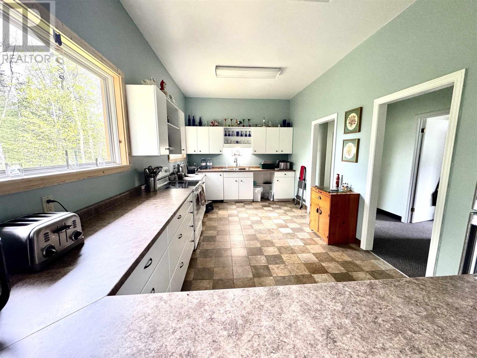 323 Hardy Ave, Wawa, Ontario  P0S 1K0 - Photo 9 - SM251447