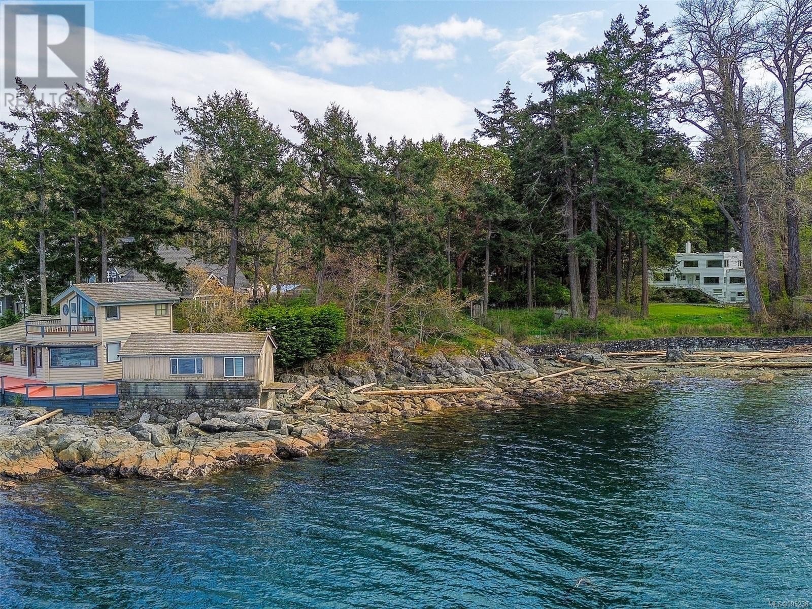Property at 2620 Queenswood Dr image 2