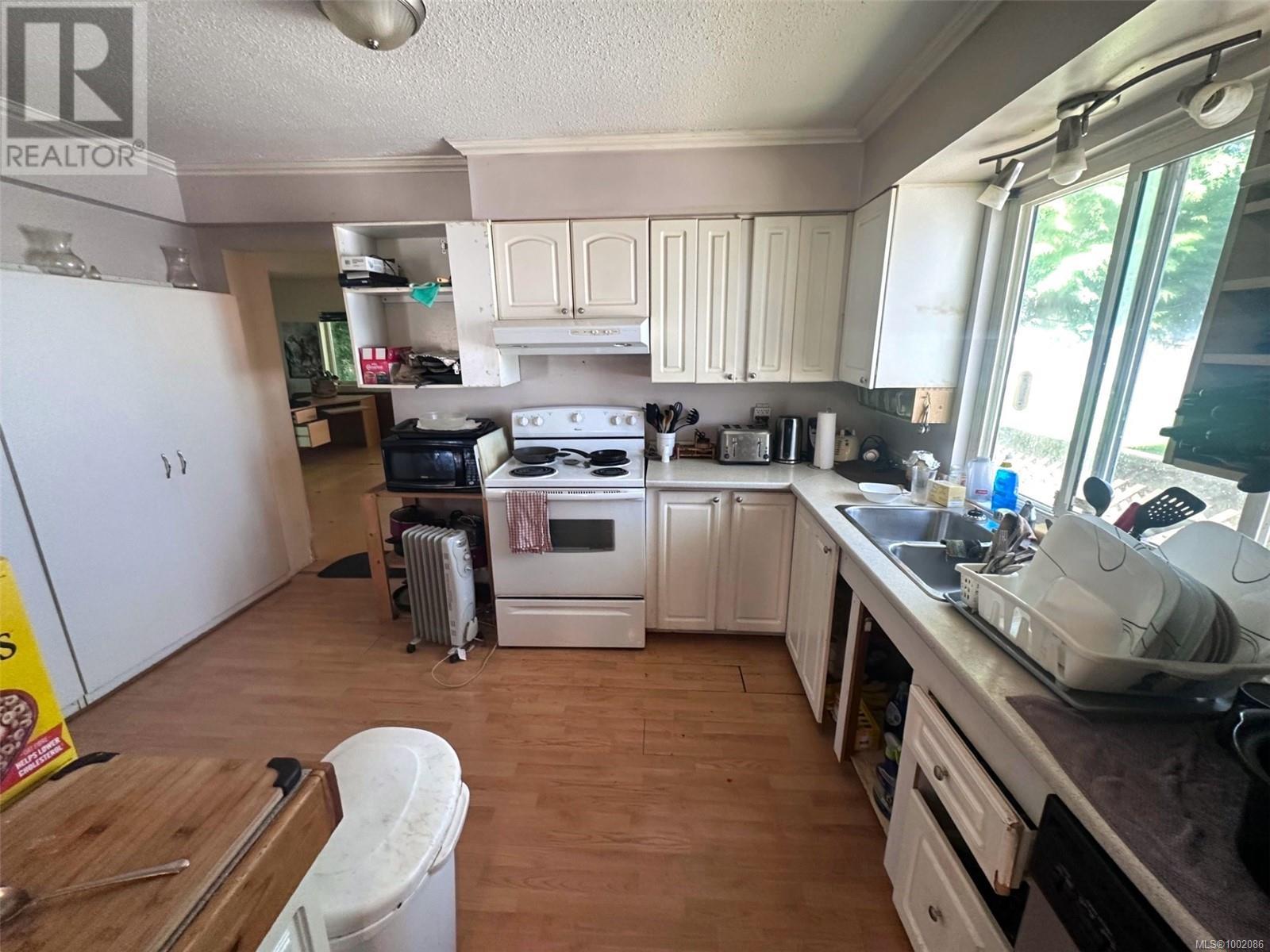 Property at 6291 Fairview Way image 3