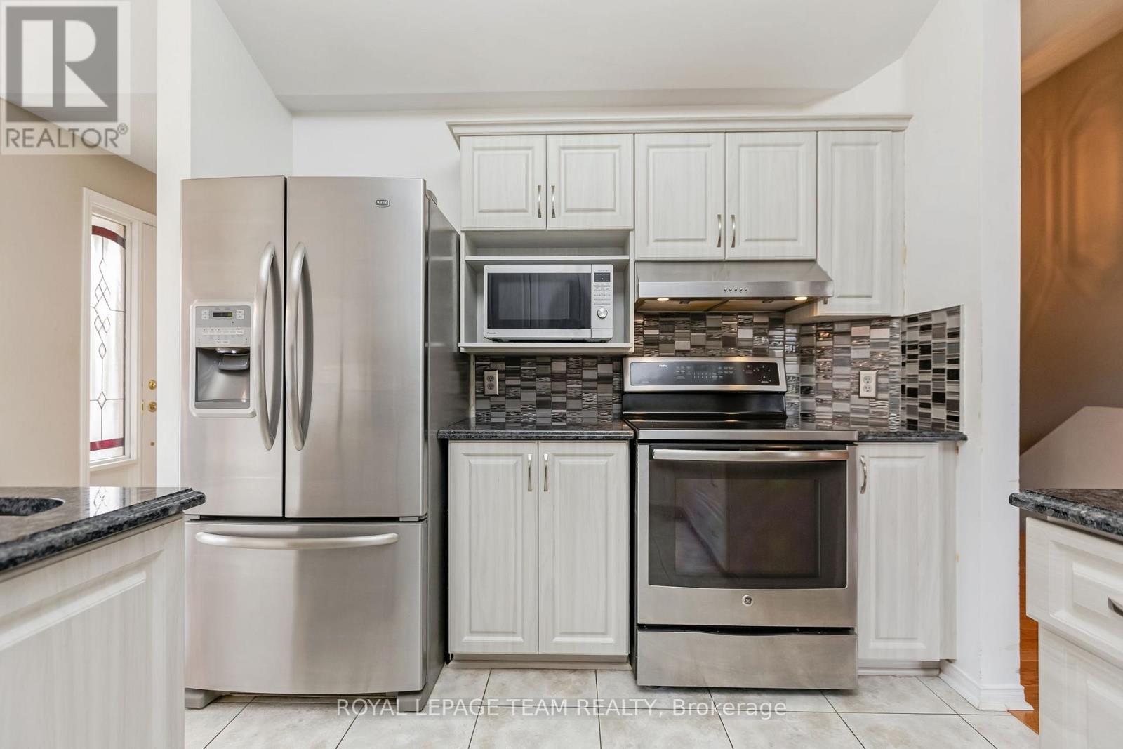 8 Windchime Crescent, Ottawa, Ontario  K2G 6J3 - Photo 11 - X12203646