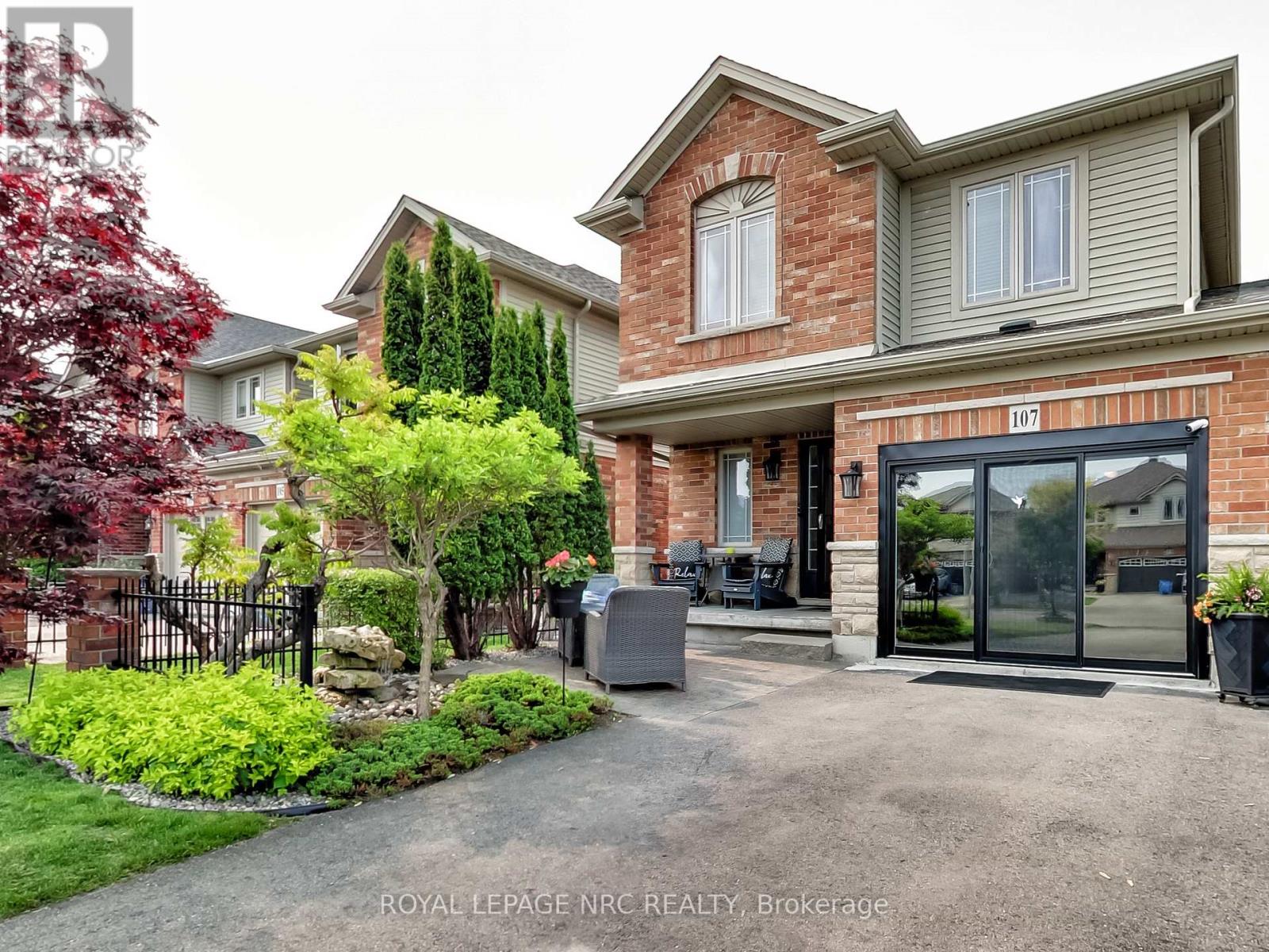 107 Sumner Crescent, Grimsby (Grimsby Beach), Ontario  L3M 0B4 - Photo 2 - X12203593