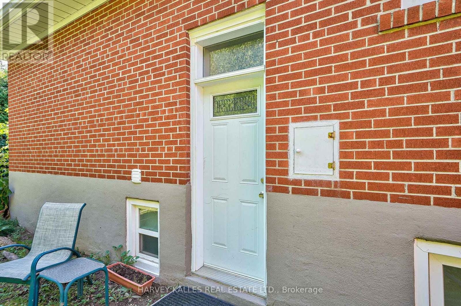 Lower - 215 Searle Avenue, Toronto, Ontario  M3H 4B6 - Photo 1 - C12185403