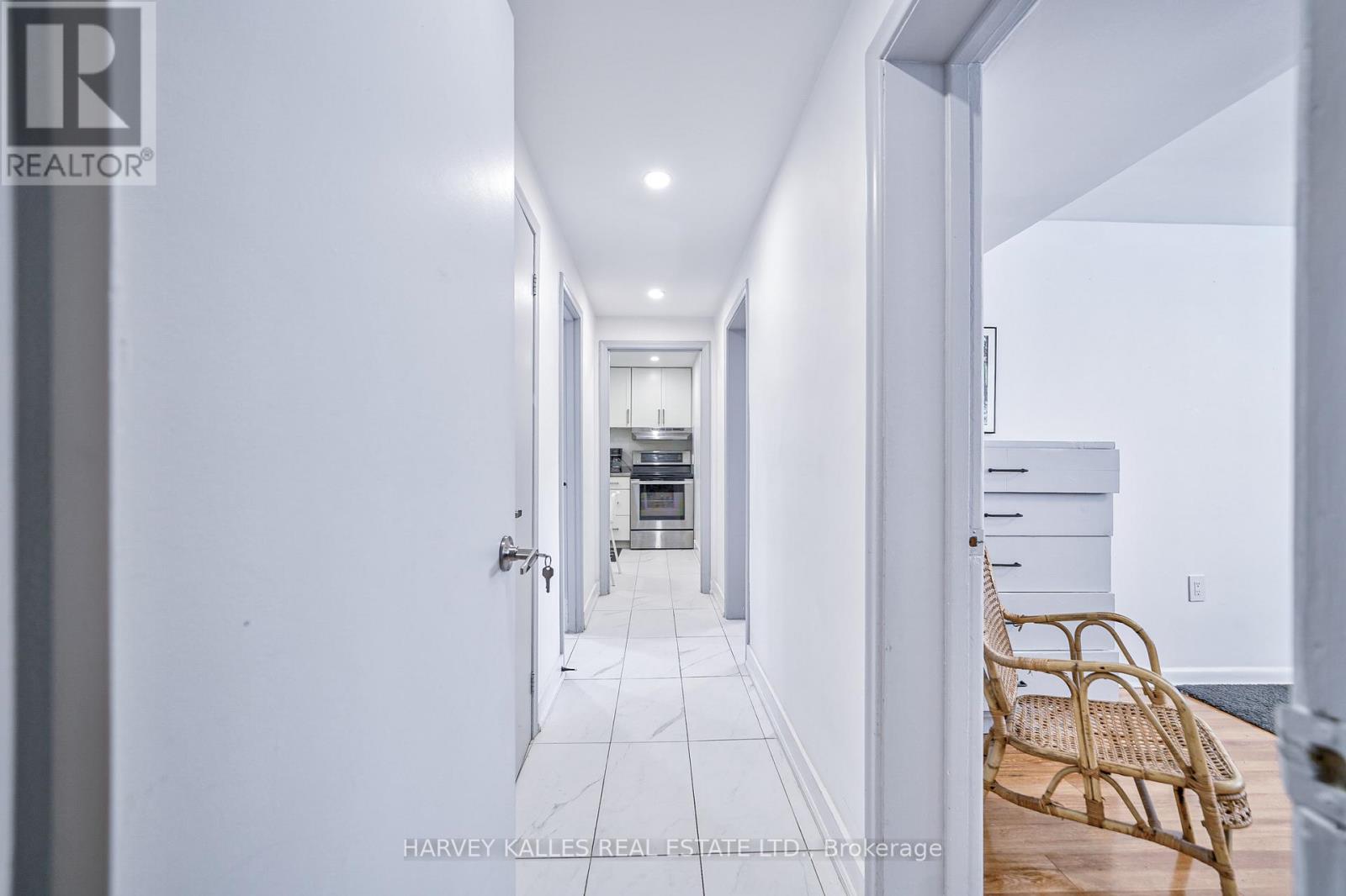 Lower - 215 Searle Avenue, Toronto, Ontario  M3H 4B6 - Photo 6 - C12185403