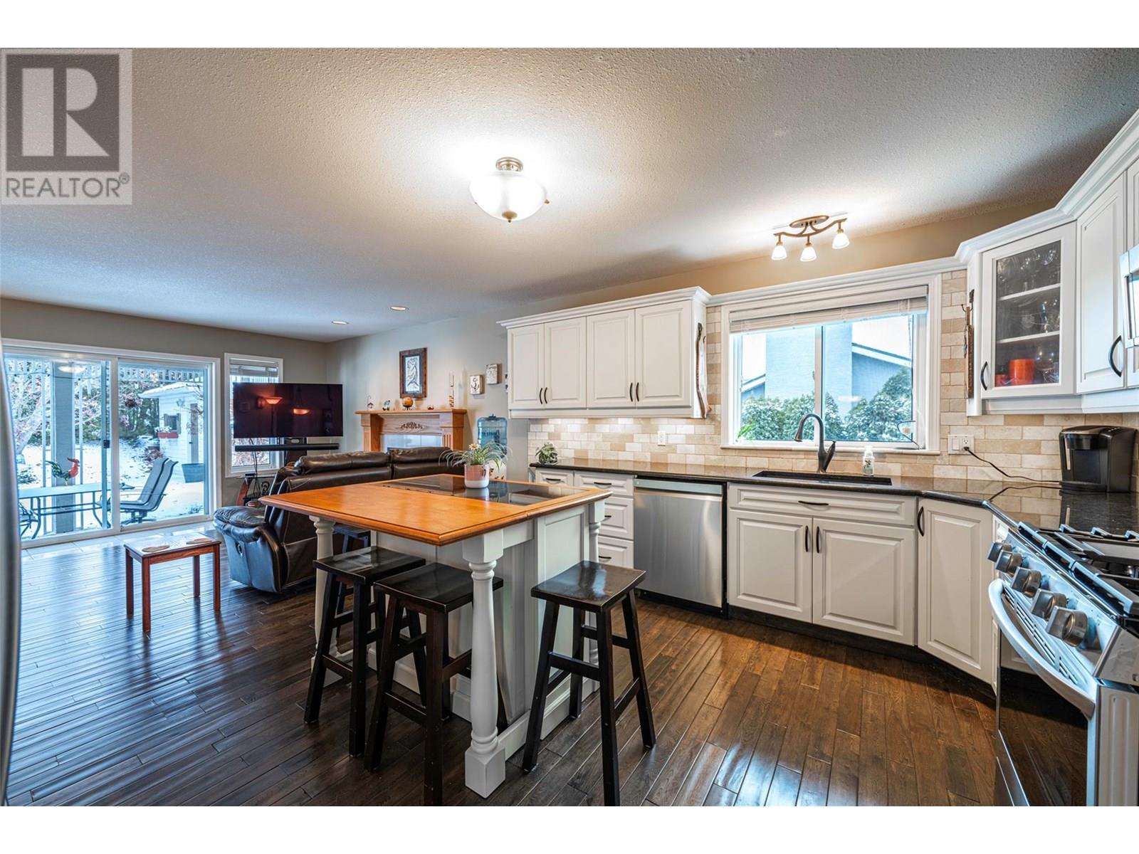 6769 Foothills Drive, Vernon, British Columbia  V1B 2Y3 - Photo 9 - 10351159