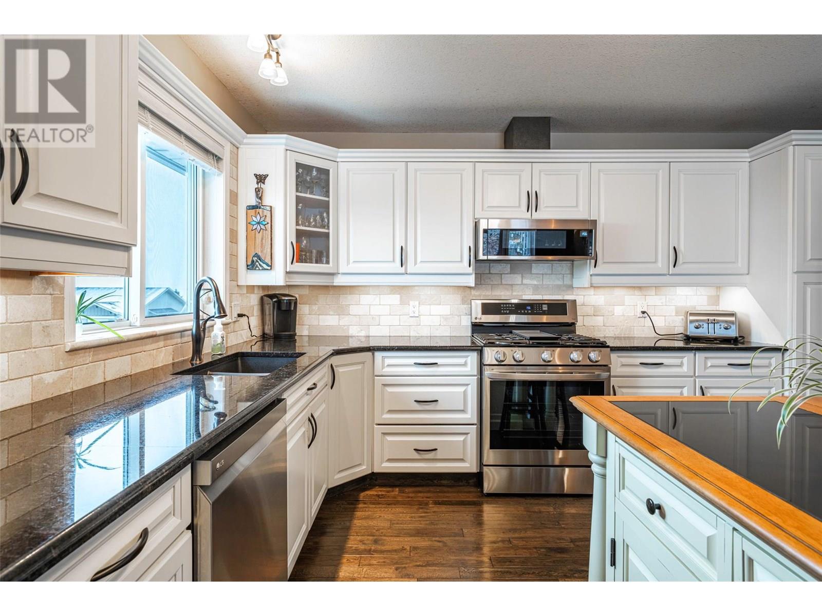 6769 Foothills Drive, Vernon, British Columbia  V1B 2Y3 - Photo 8 - 10351159
