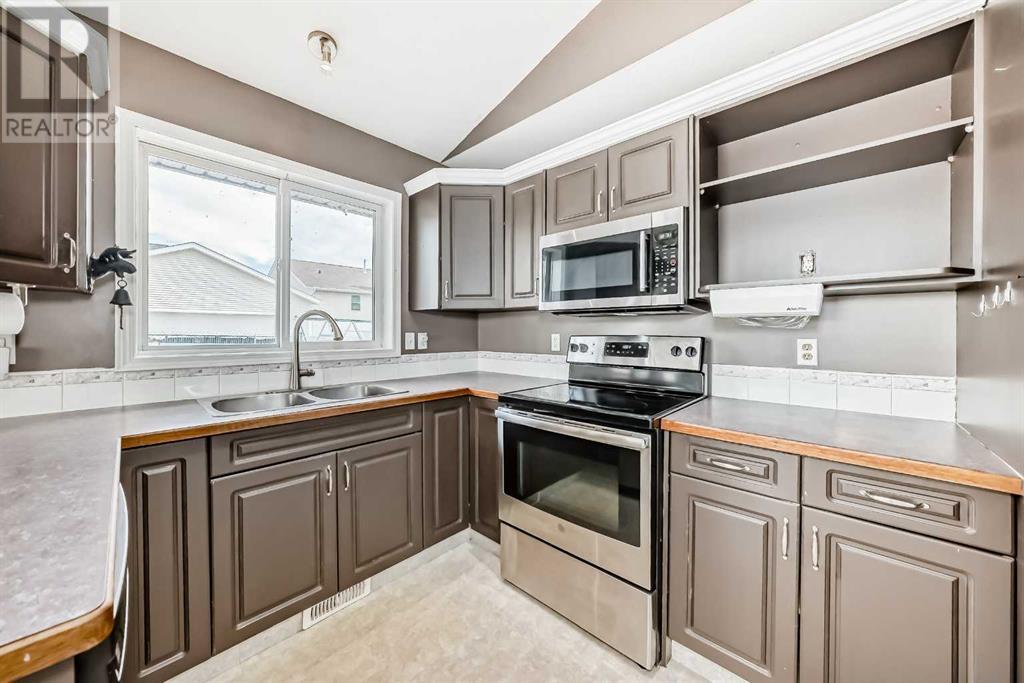 6 Westwood Close, Sylvan Lake, Alberta  T4S 1V8 - Photo 7 - A2228662