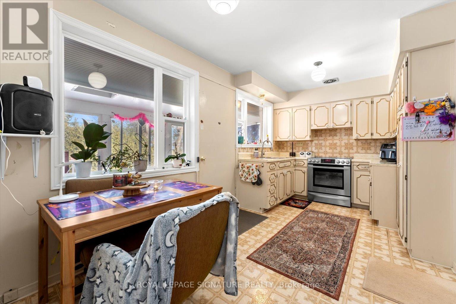 Upper - 33 Sumner Heights, Toronto, Ontario  M2K 1Y2 - Photo 10 - C12203618