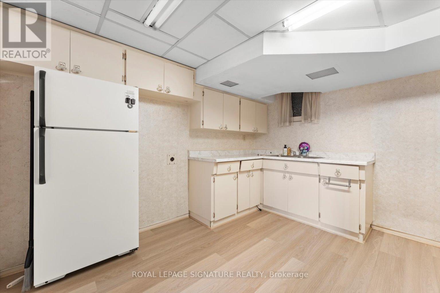 Upper - 33 Sumner Heights, Toronto, Ontario  M2K 1Y2 - Photo 17 - C12203618