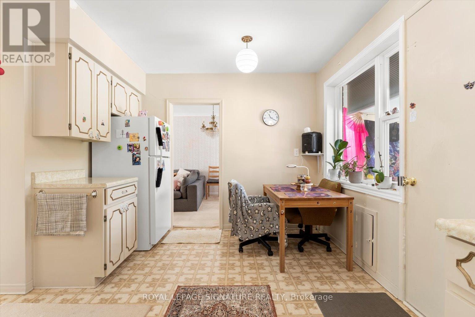 Upper - 33 Sumner Heights, Toronto, Ontario  M2K 1Y2 - Photo 8 - C12203618