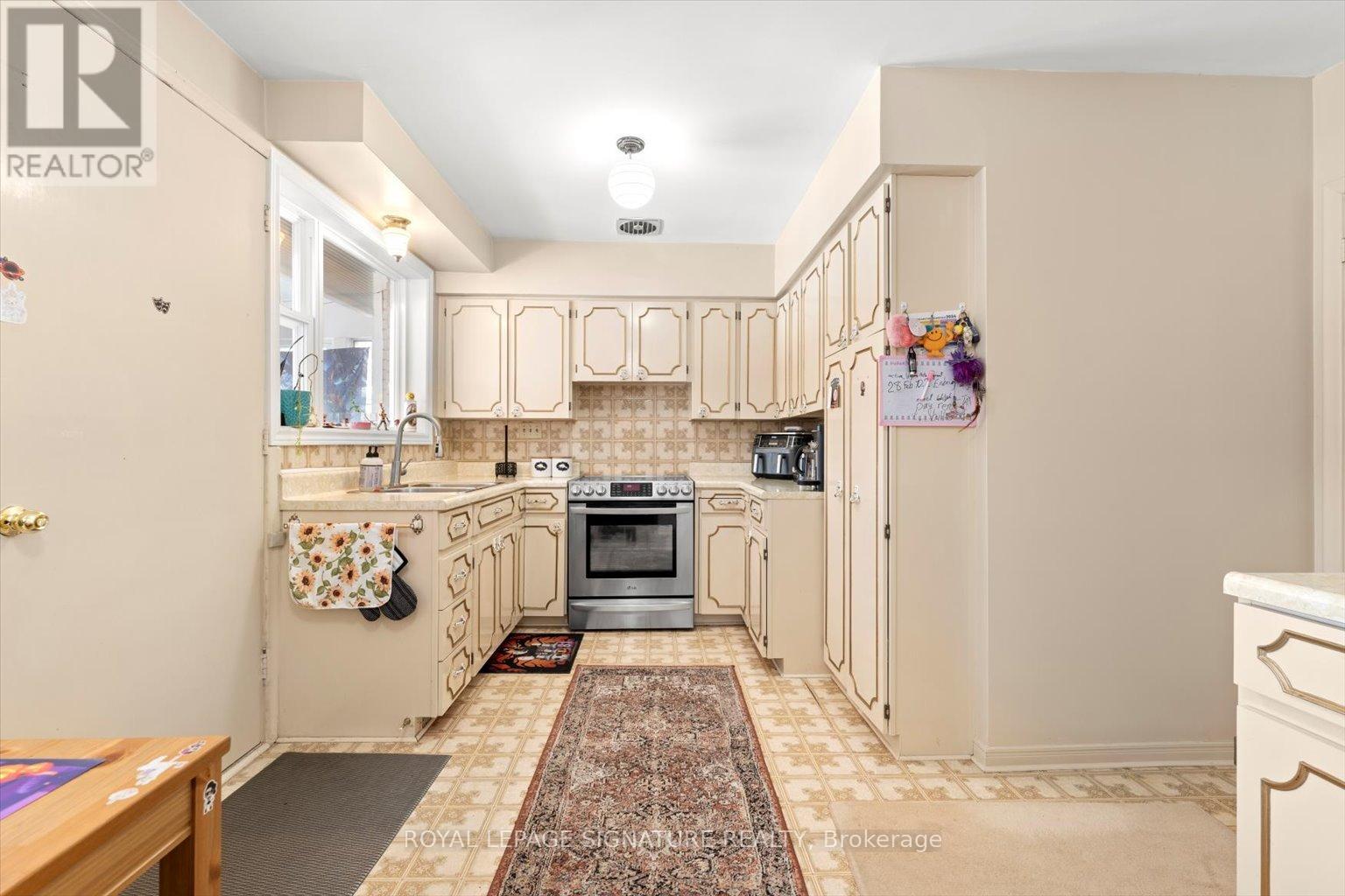 Upper - 33 Sumner Heights, Toronto, Ontario  M2K 1Y2 - Photo 9 - C12203618