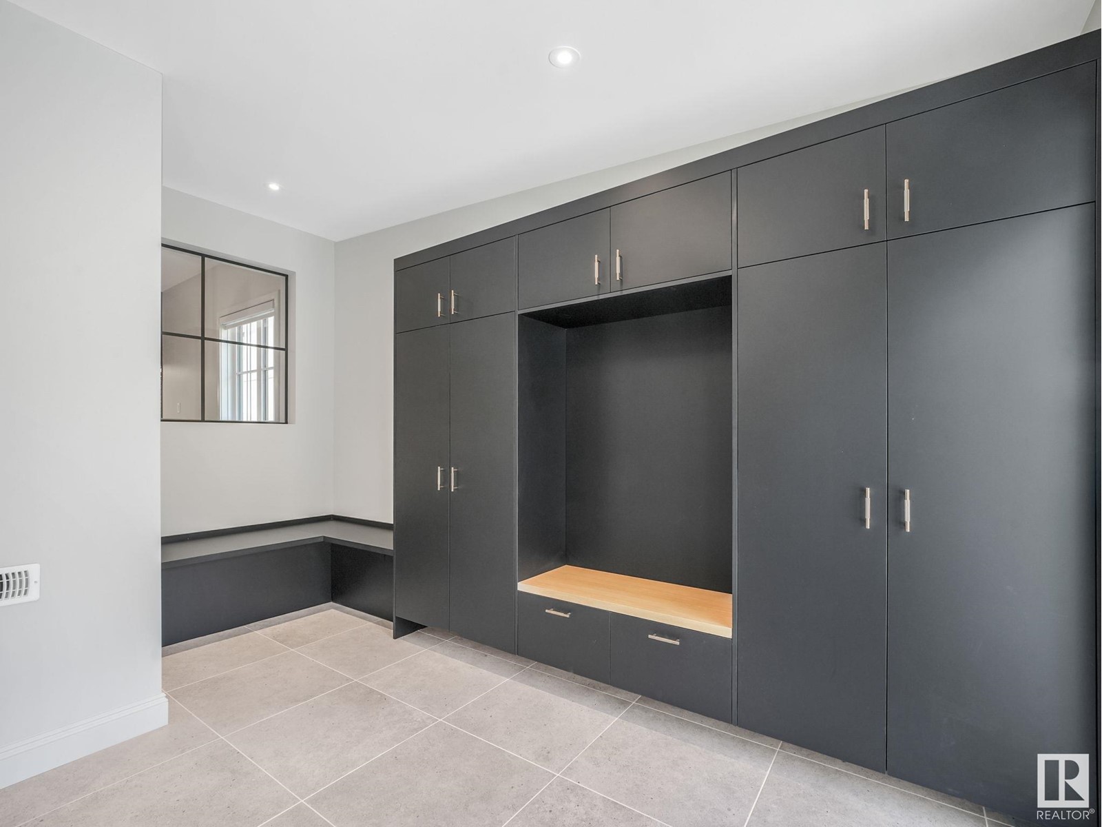 Property at 13002 GLENORA CR NW image 3