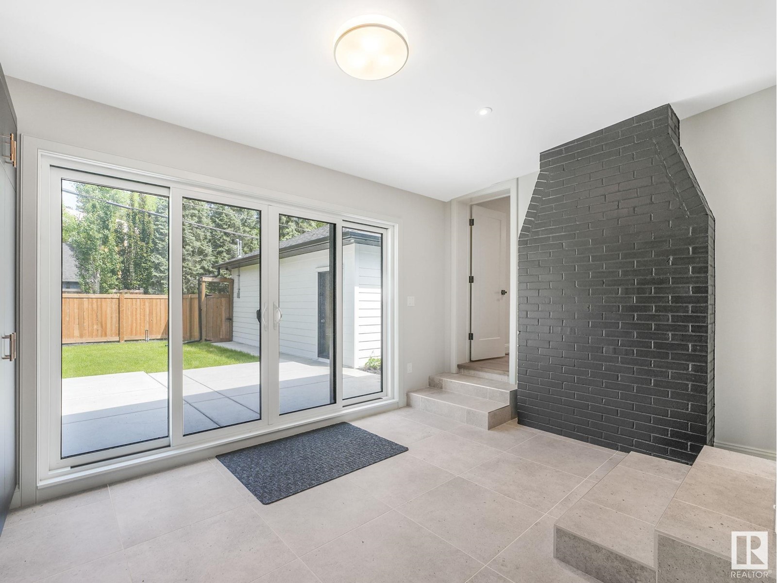 Property at 13002 GLENORA CR NW image 4