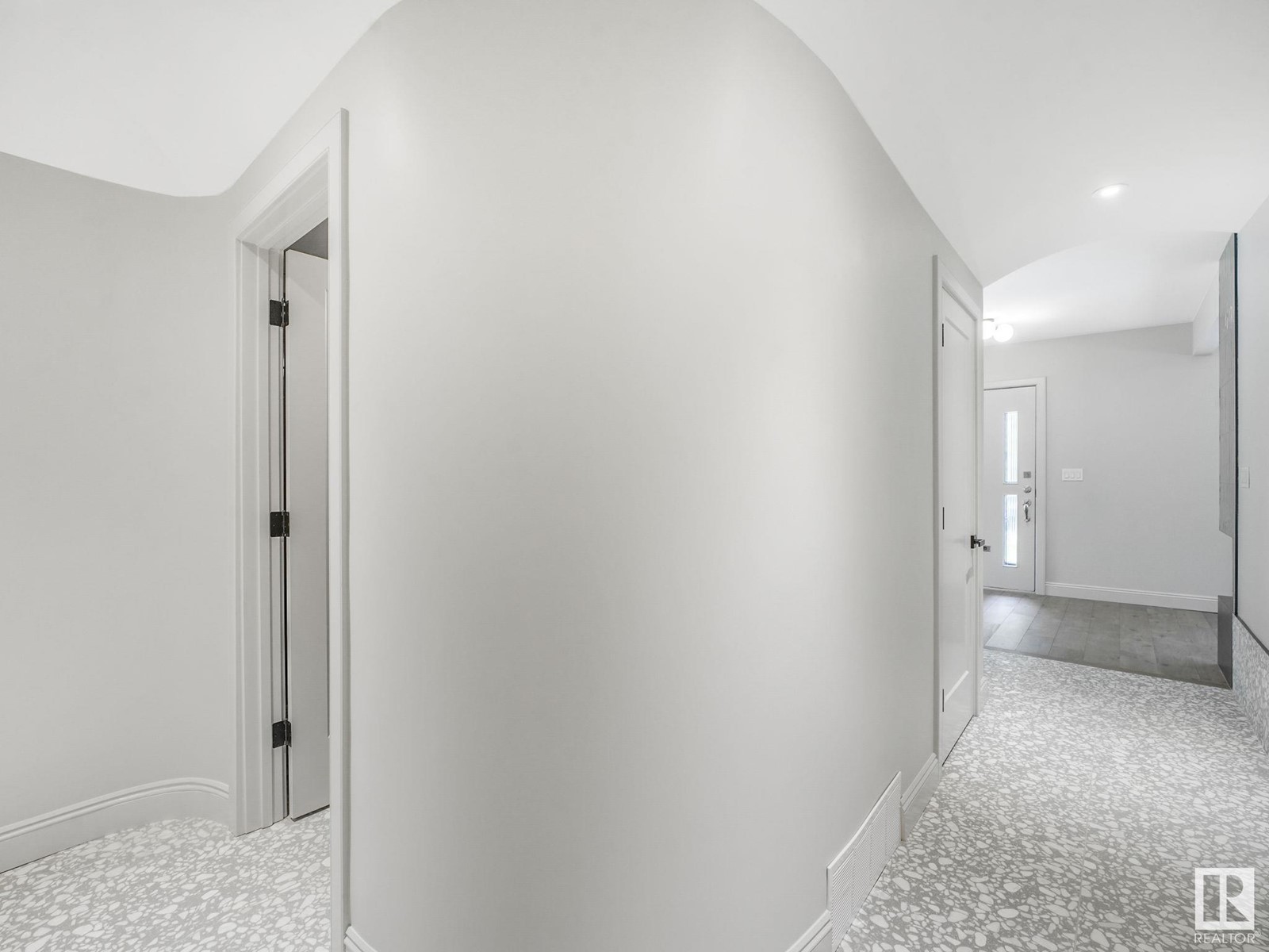 Property at 13002 GLENORA CR NW image 5