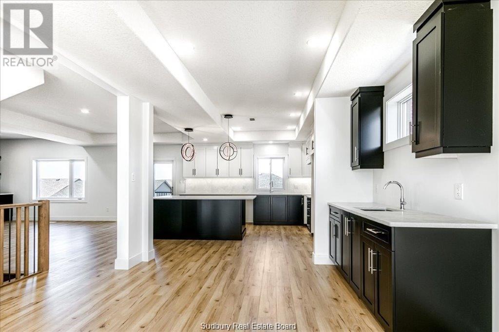 Property at 828 Moonrock image 4