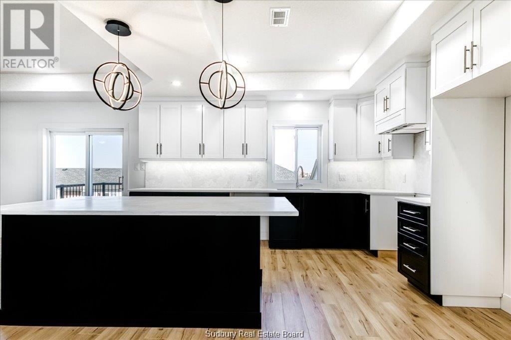 Property at 828 Moonrock image 5