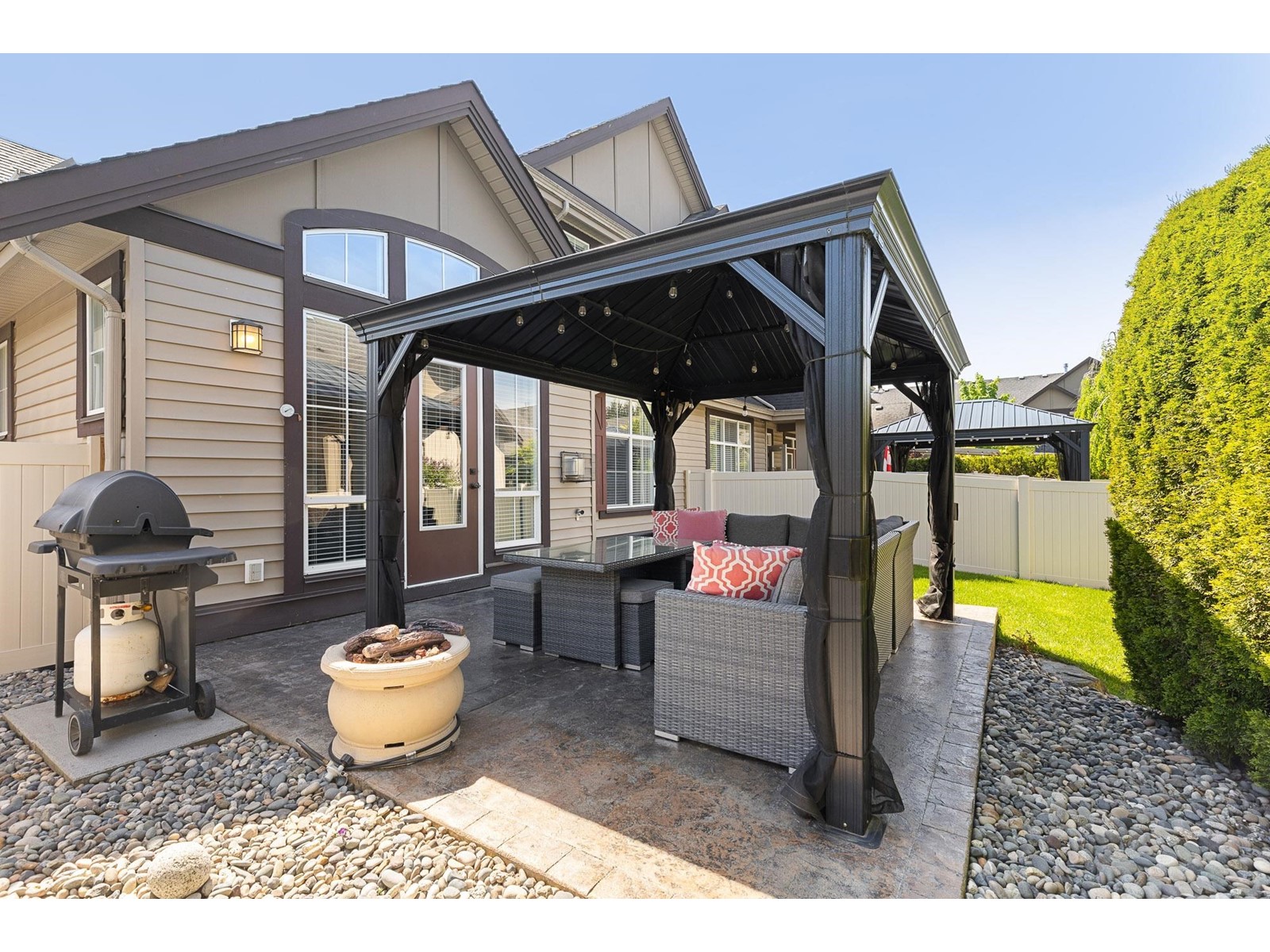 Property at 37 6577 SOUTHDOWNE PLACE image 4