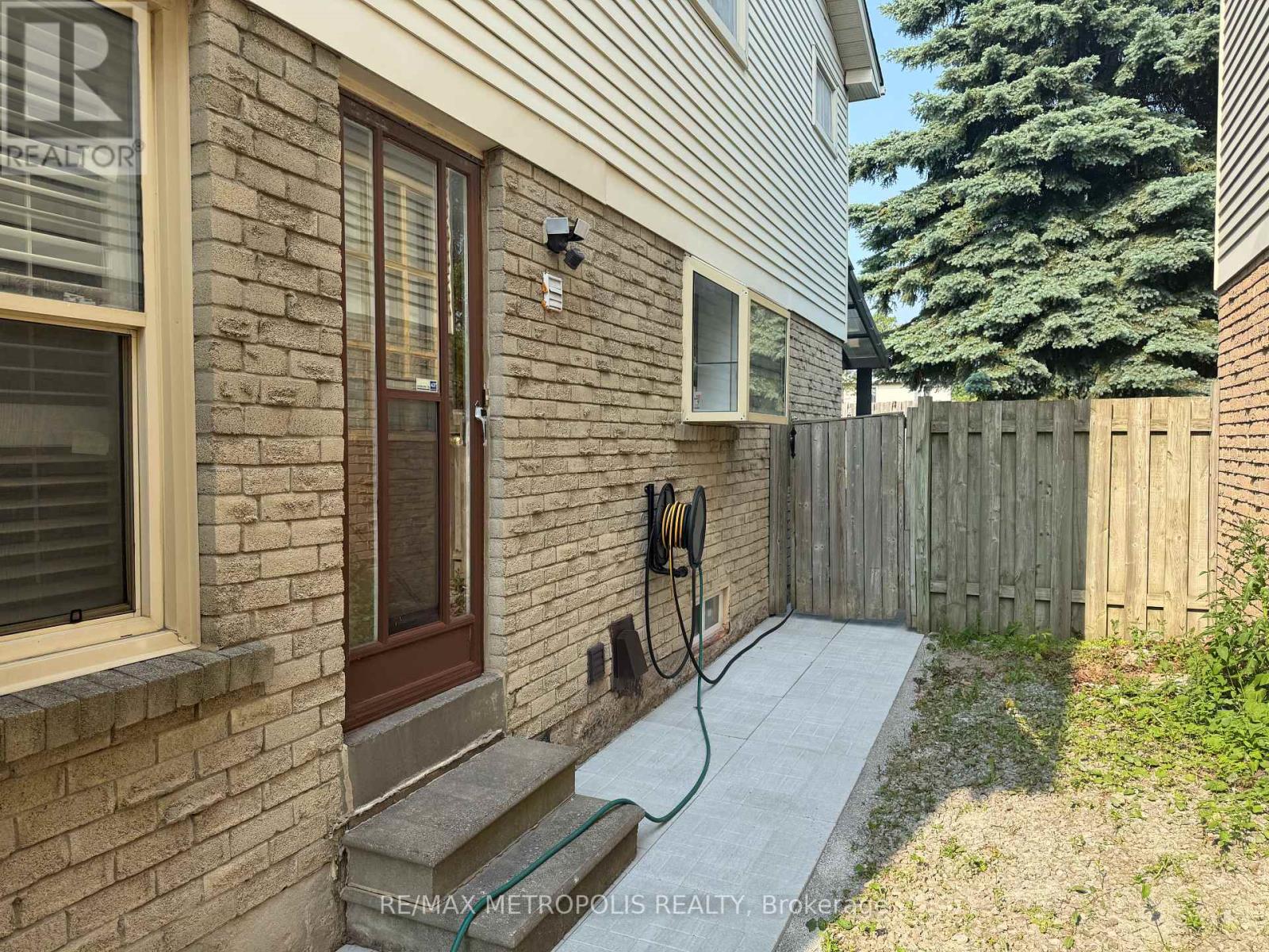 Bsmt - 9 Lorna Rae Boulevard, Toronto, Ontario  M1V 2C7 - Photo 2 - E12203628