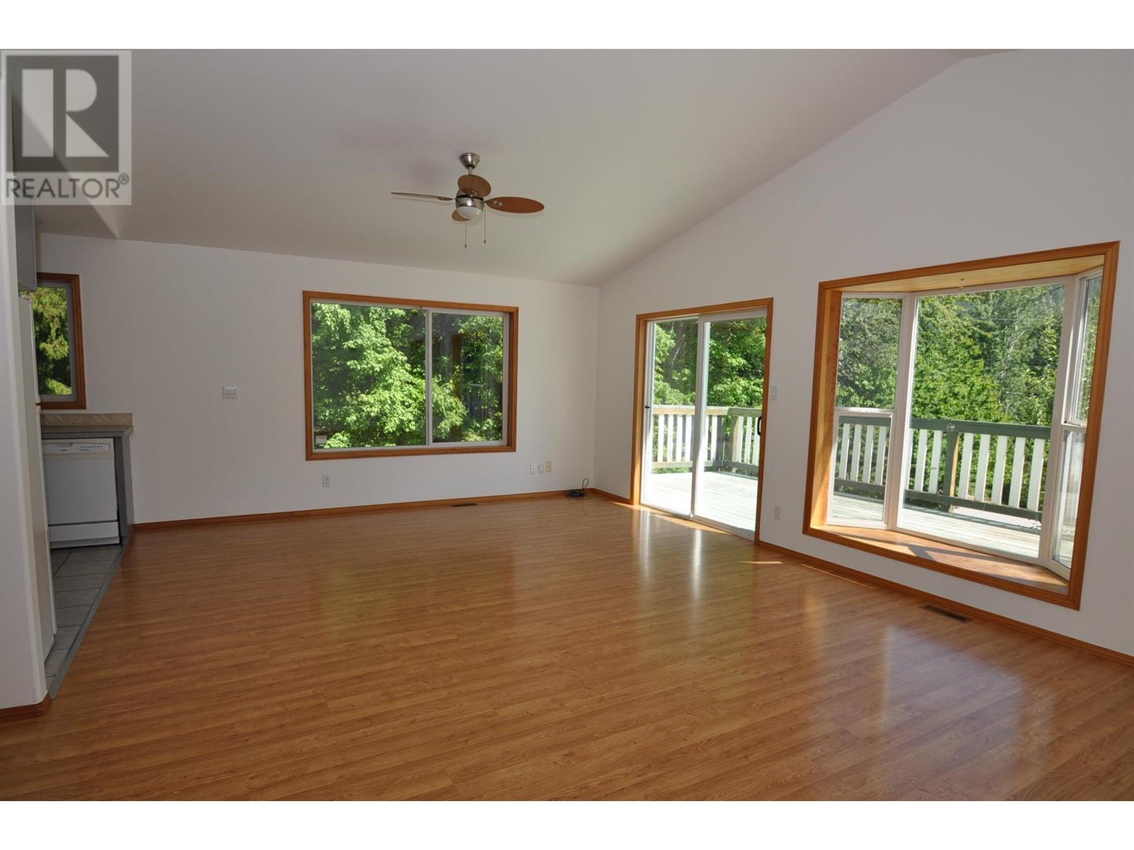 8917 Meadow Street, Balfour, British Columbia  V0G 1C0 - Photo 8 - 10348294