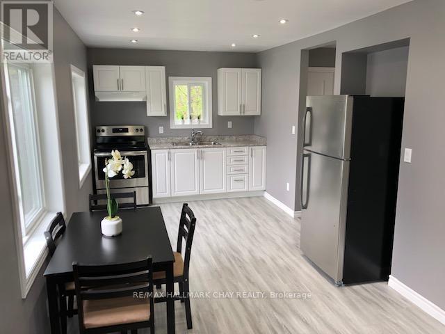 1, 2, C - 12 Dufferin Street, Barrie, Ontario  L4N 2J7 - Photo 4 - S12203720