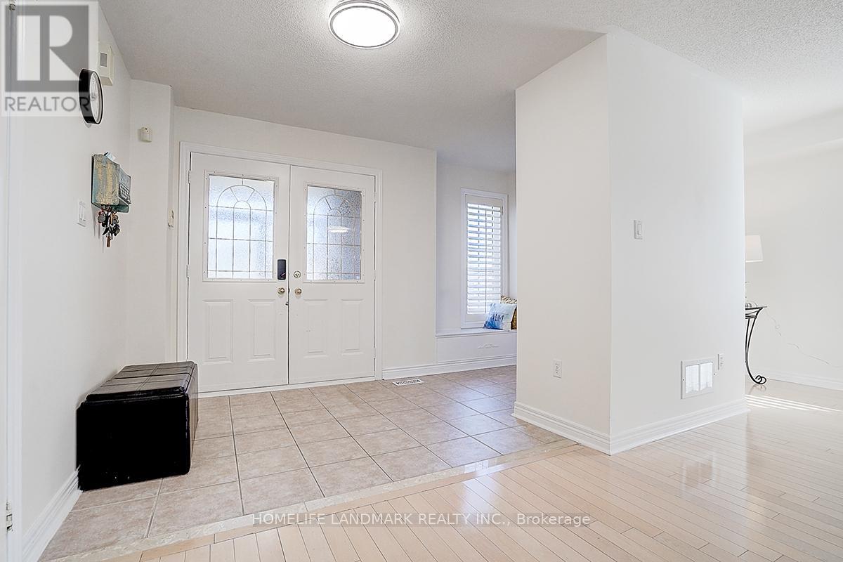 65 Crimson Ridge Road, Barrie, Ontario  L4N 0G7 - Photo 2 - S12203725