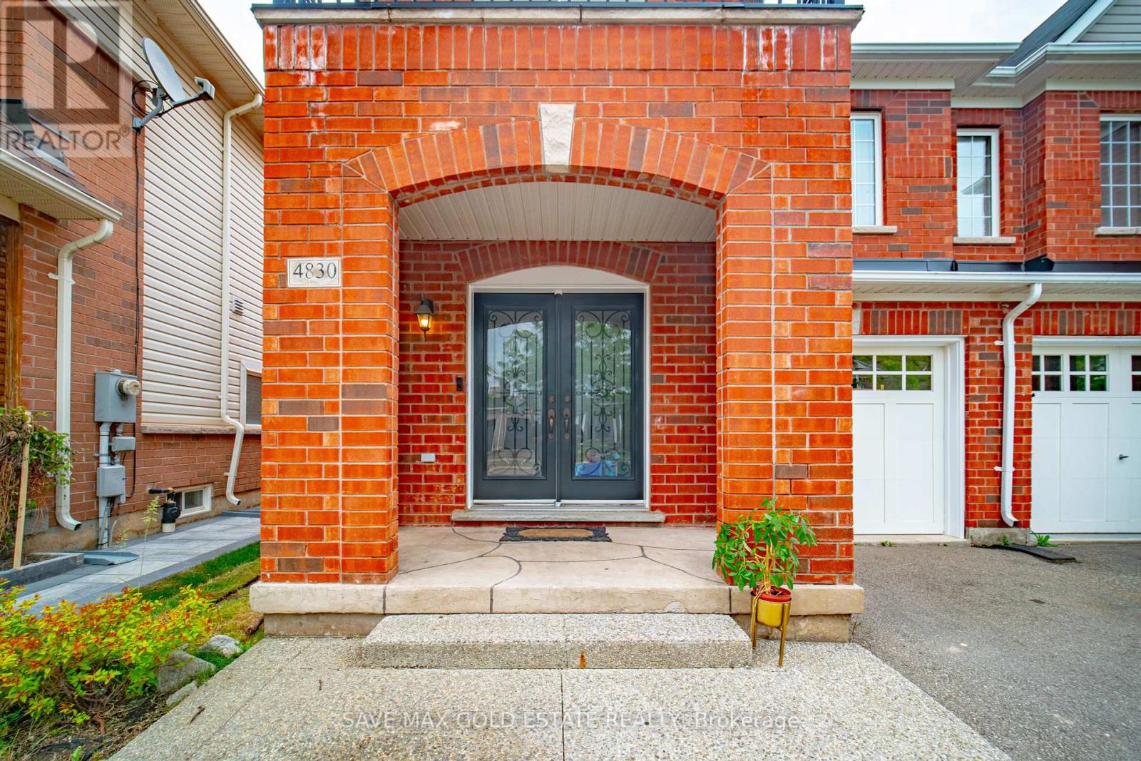 4830 Verdi Street, Burlington, Ontario  L7M 0H7 - Photo 4 - W12203595