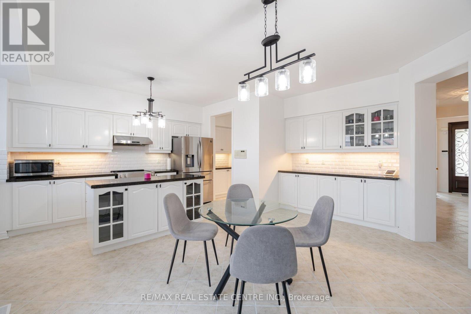 7 Prince Edward Boulevard, Brampton, Ontario  L6P 2E1 - Photo 12 - W12203607