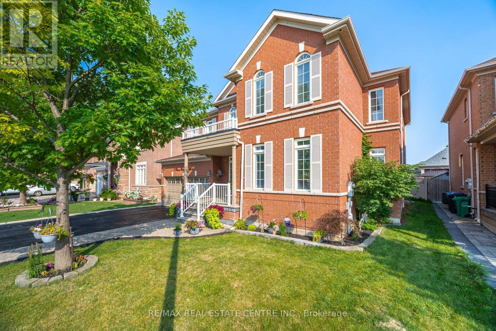 7 Prince Edward Boulevard, Brampton, Ontario  L6P 2E1 - Photo 3 - W12203607