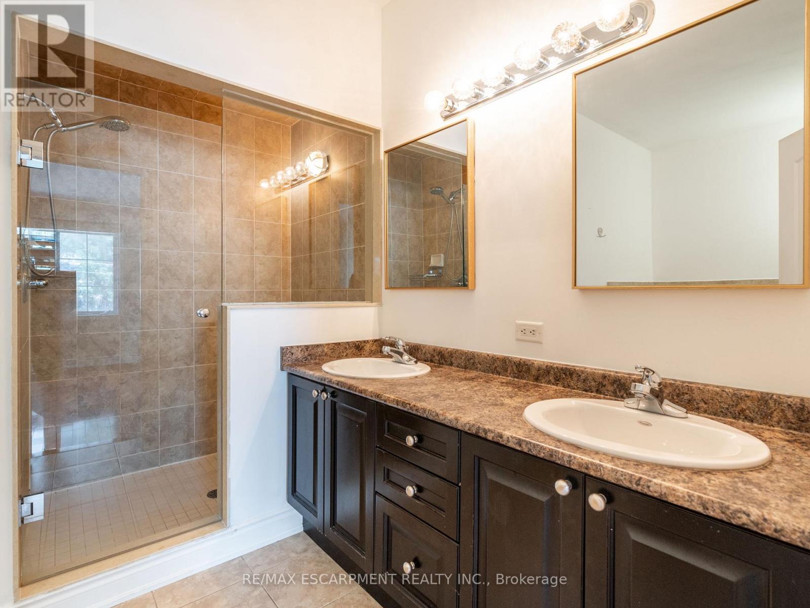 399 Martha Street, Burlington, Ontario  L7R 0A5 - Photo 36 - W12203610