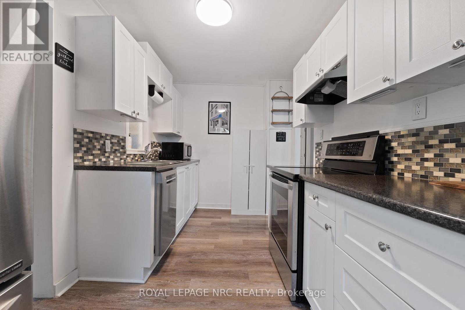 7 Lancaster Avenue, St. Catharines, Ontario  L2R 2R5 - Photo 12 - X12188532