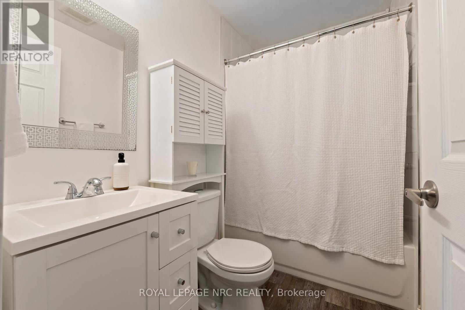 7 Lancaster Avenue, St. Catharines, Ontario  L2R 2R5 - Photo 15 - X12188532
