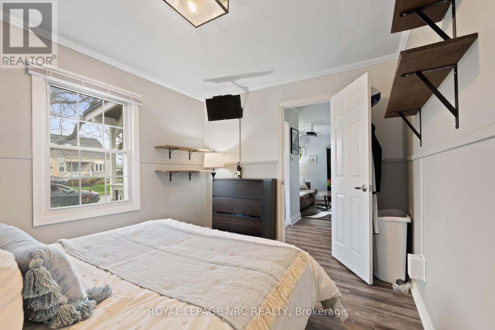 7 Lancaster Avenue, St. Catharines, Ontario  L2R 2R5 - Photo 9 - X12188532