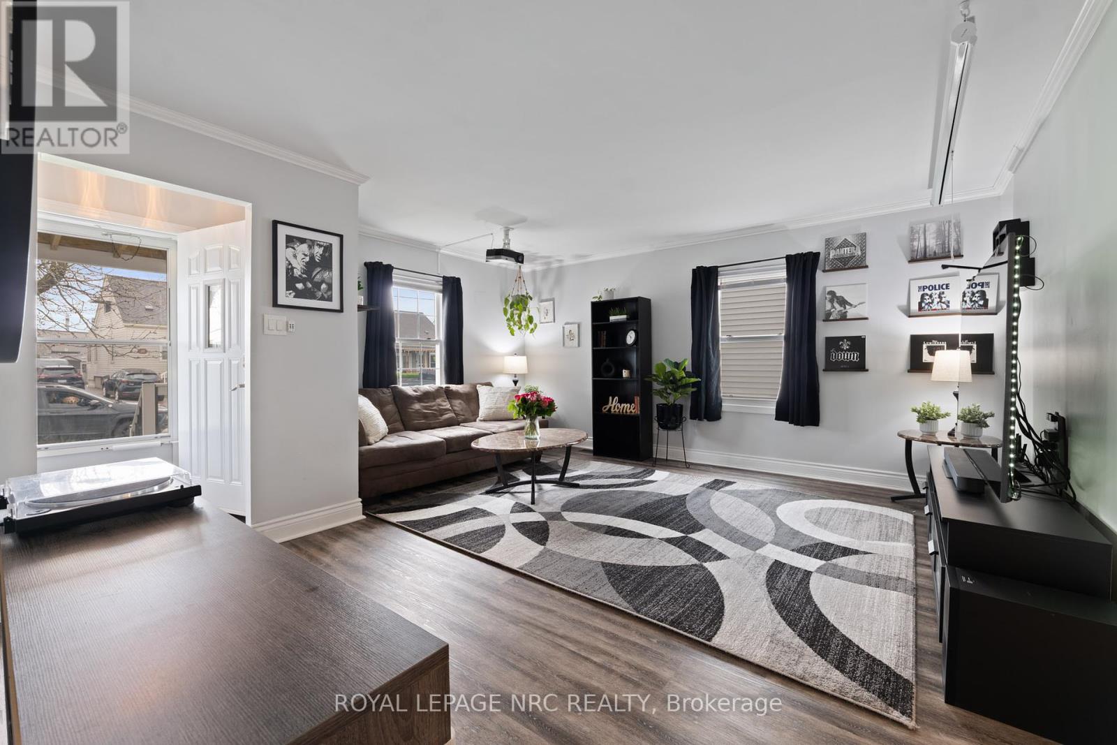 7 Lancaster Avenue, St. Catharines, Ontario  L2R 2R5 - Photo 7 - X12188532