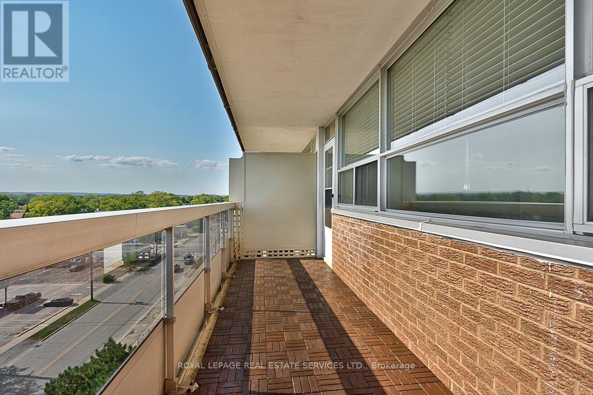 808 - 2263 Marine Drive, Oakville, Ontario  L6L 5K1 - Photo 12 - W12203655
