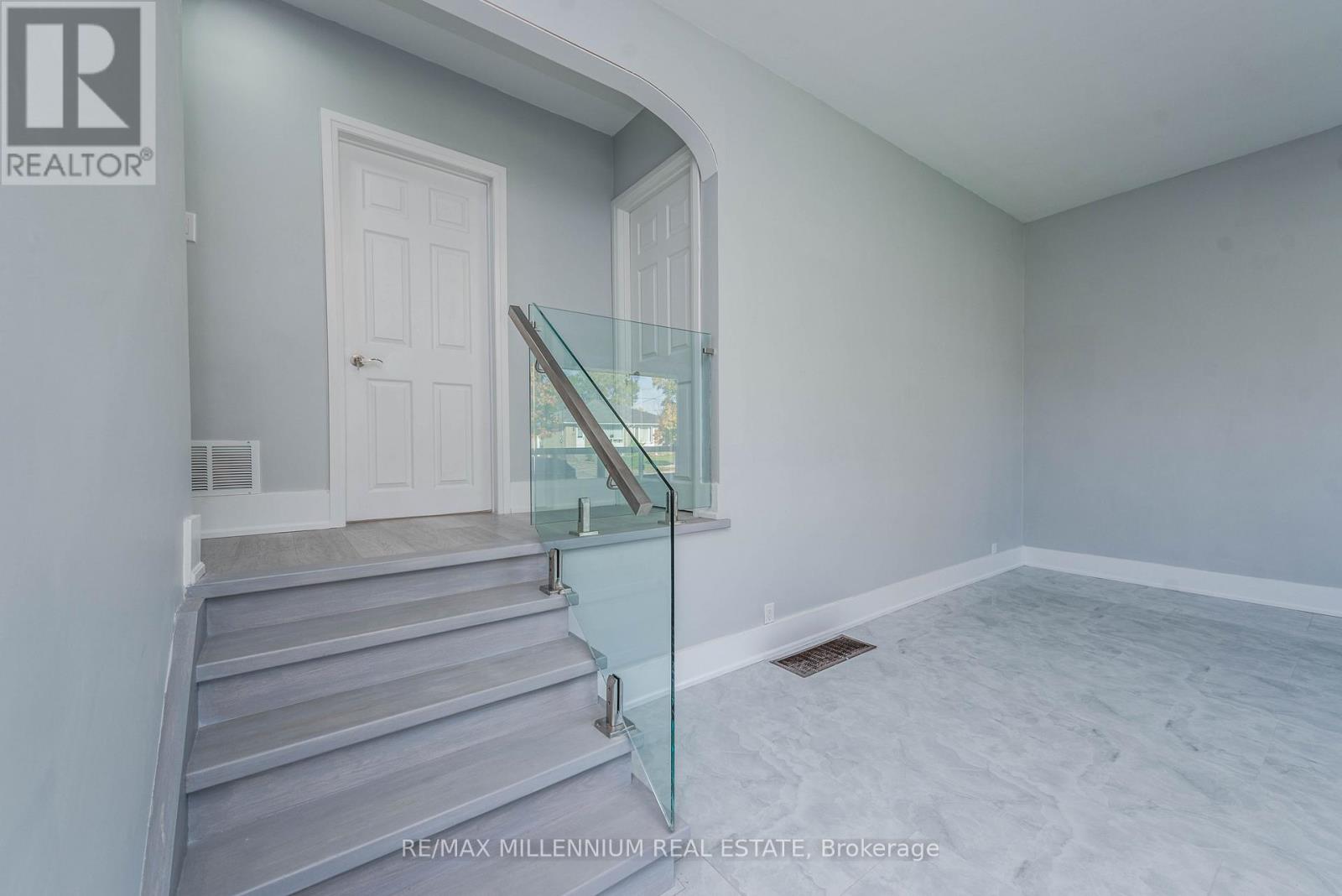 76 Raylawn Crescent, Halton Hills, Ontario  L7G 4N1 - Photo 11 - W12203702
