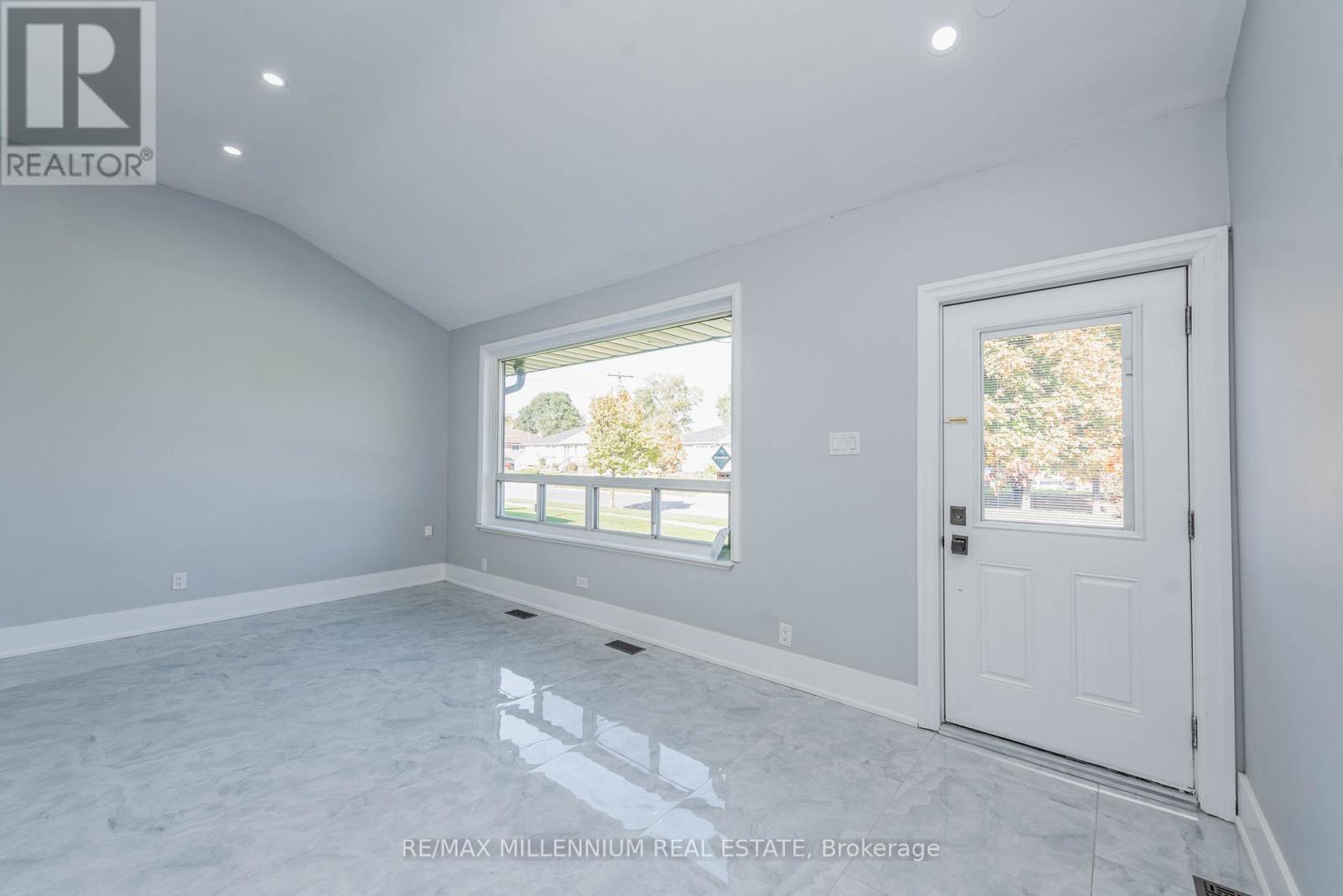 76 Raylawn Crescent, Halton Hills, Ontario  L7G 4N1 - Photo 8 - W12203702