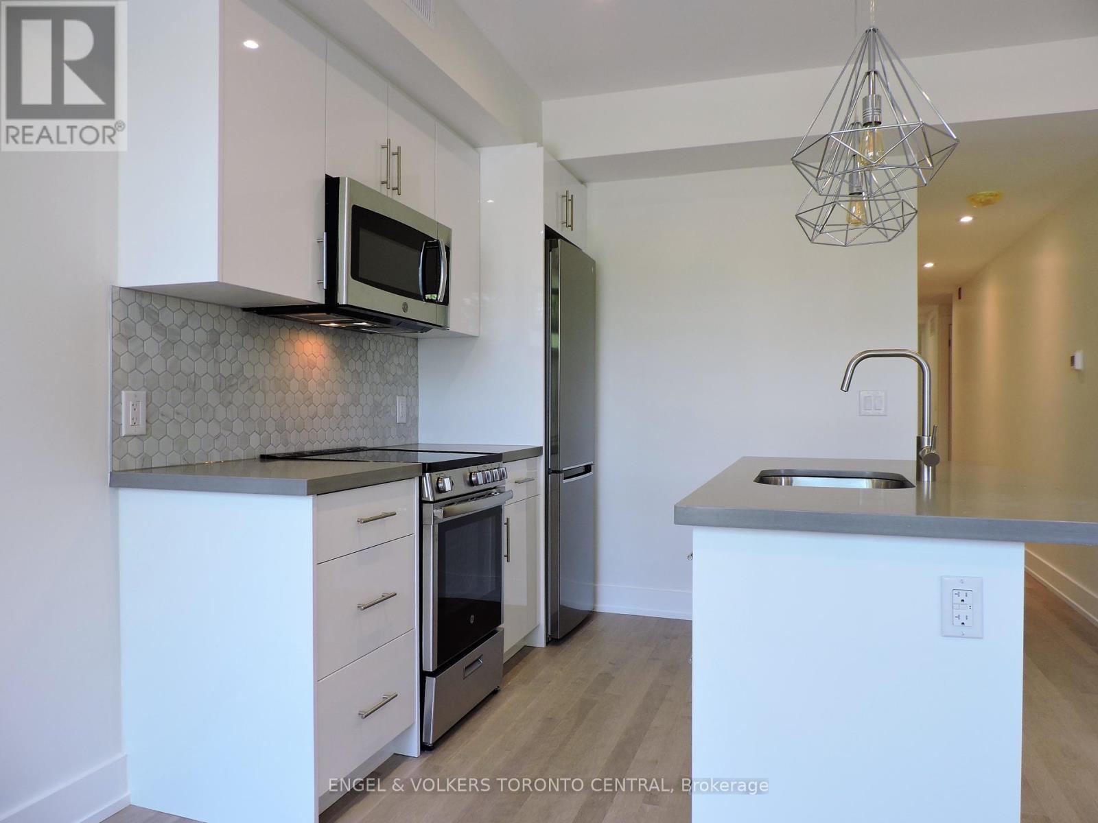 4 - 1555 Bloor Street W, Toronto, Ontario  M6P 1A5 - Photo 2 - W12203704
