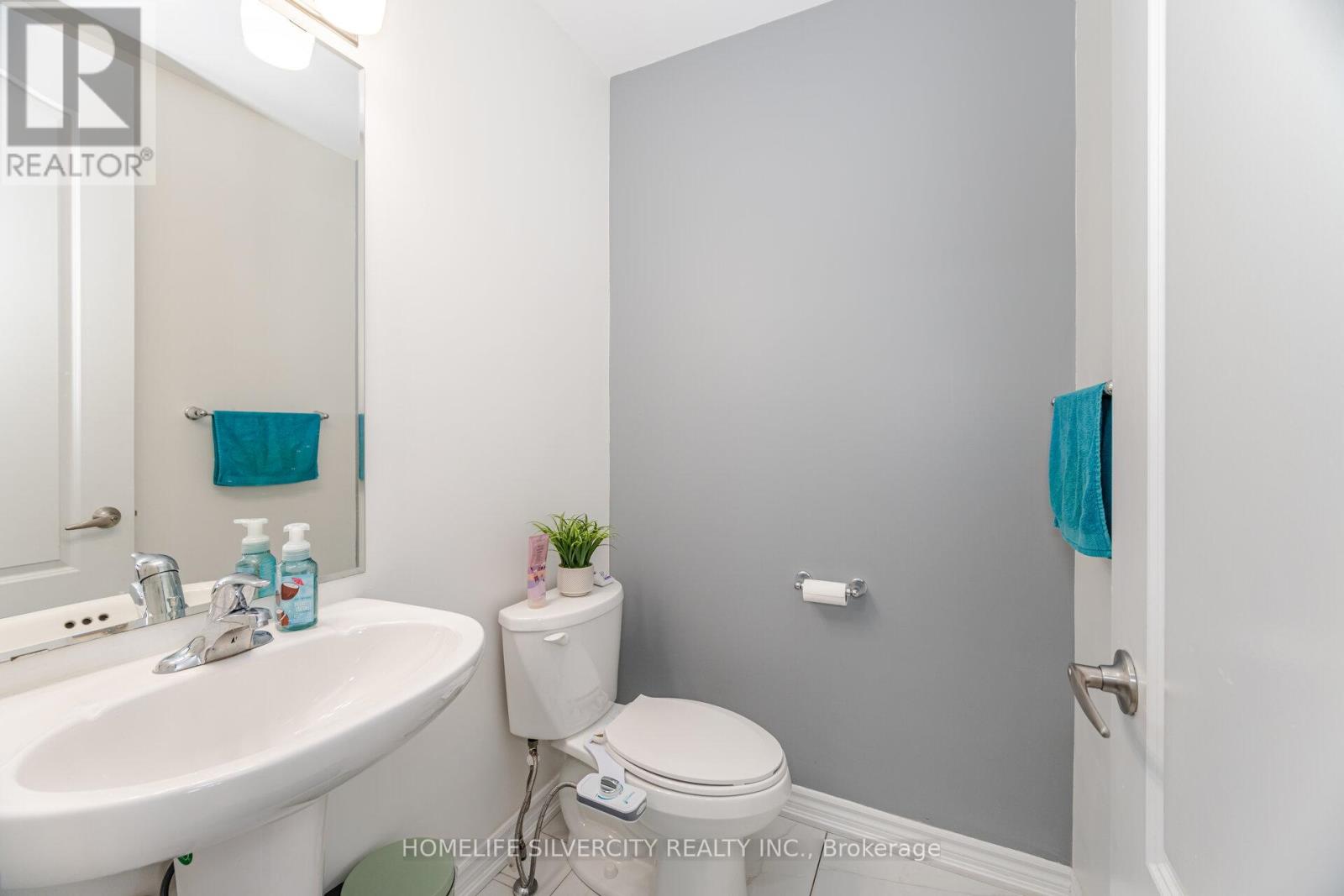 13 Fenchurch Drive, Brampton, Ontario  L7A 4G5 - Photo 12 - W12203714