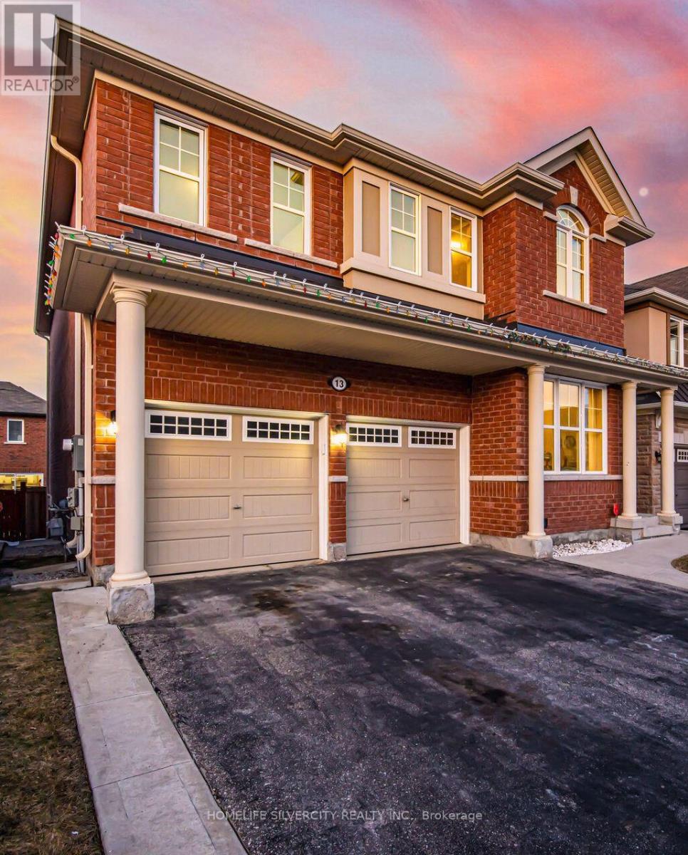13 Fenchurch Drive, Brampton, Ontario  L7A 4G5 - Photo 2 - W12203714
